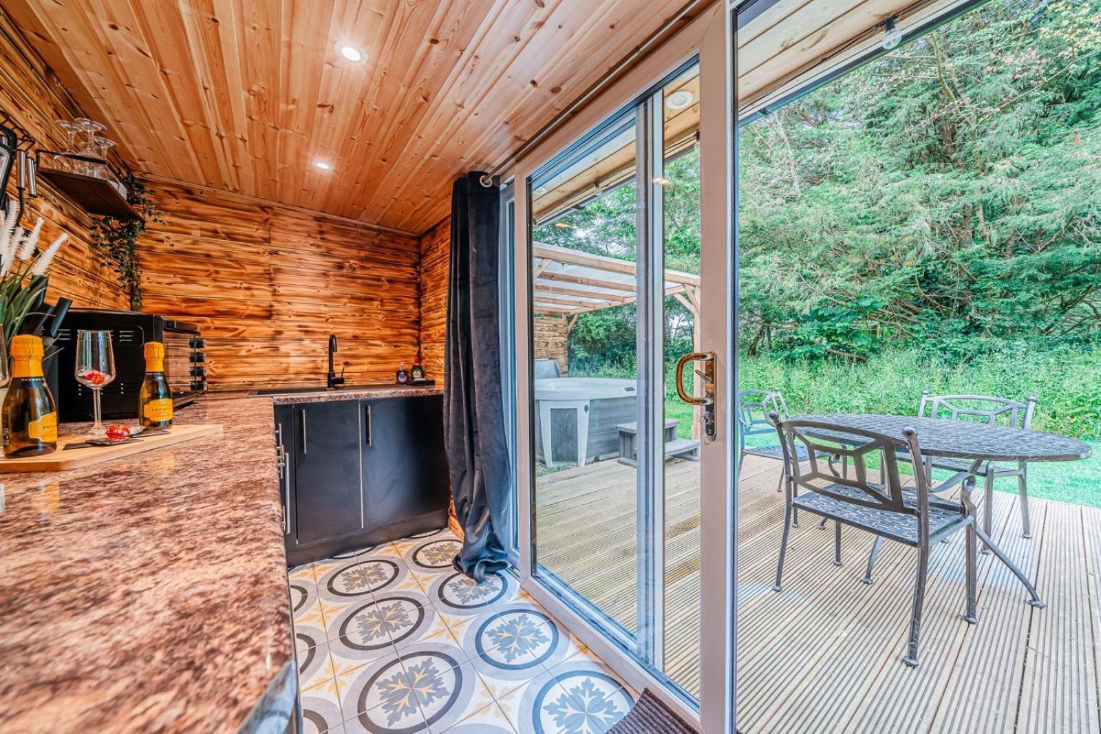 Cozy Cottage With Hot Tub! Cadnam Экстерьер фото