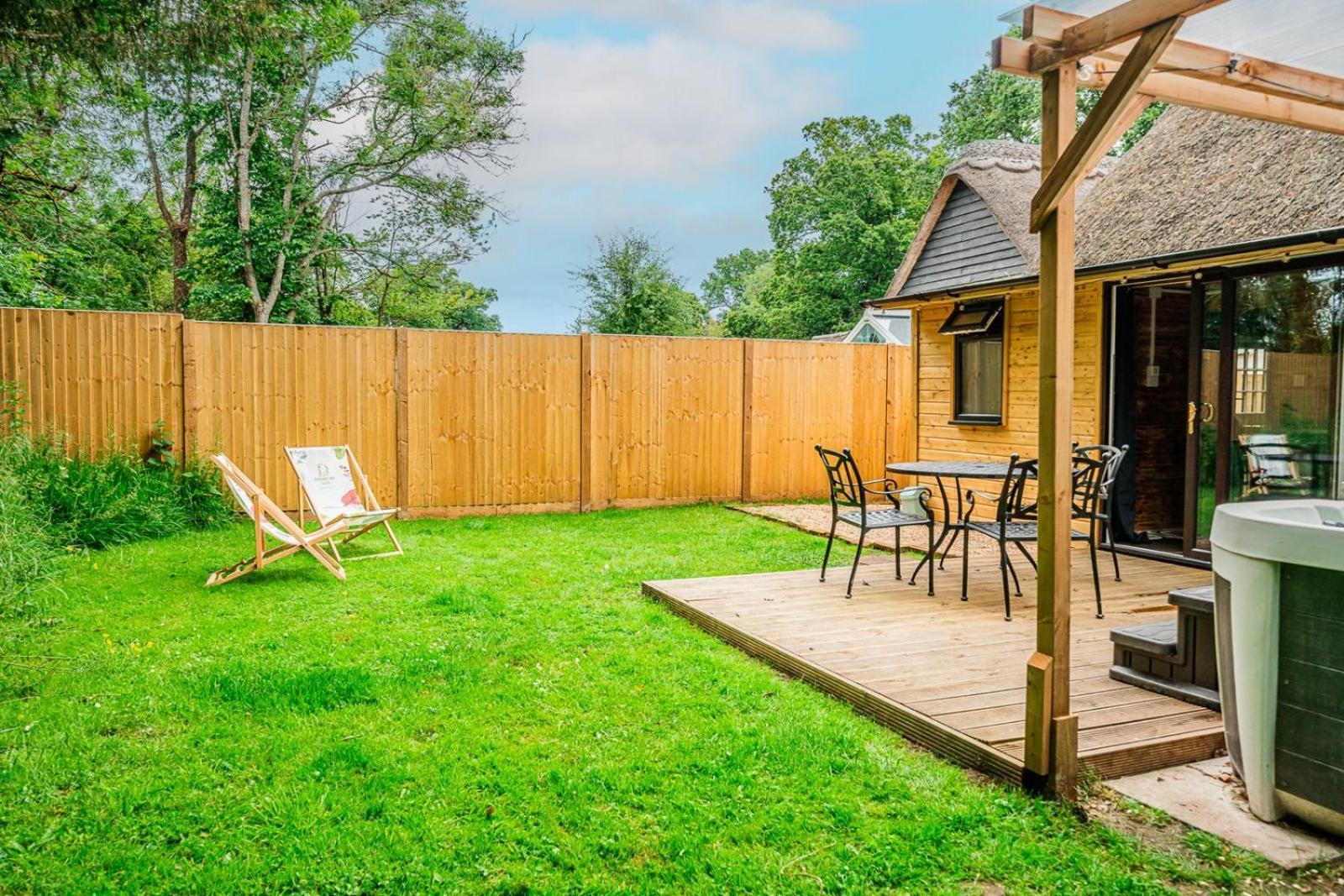 Cozy Cottage With Hot Tub! Cadnam Экстерьер фото