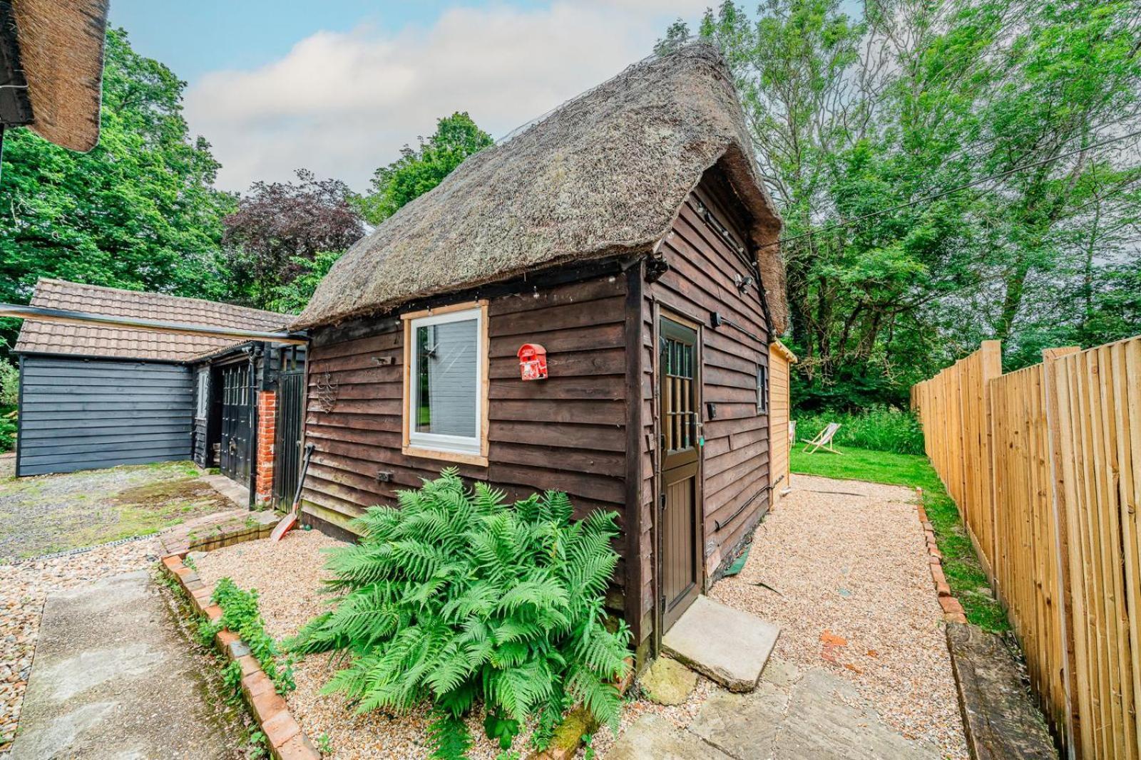 Cozy Cottage With Hot Tub! Cadnam Экстерьер фото